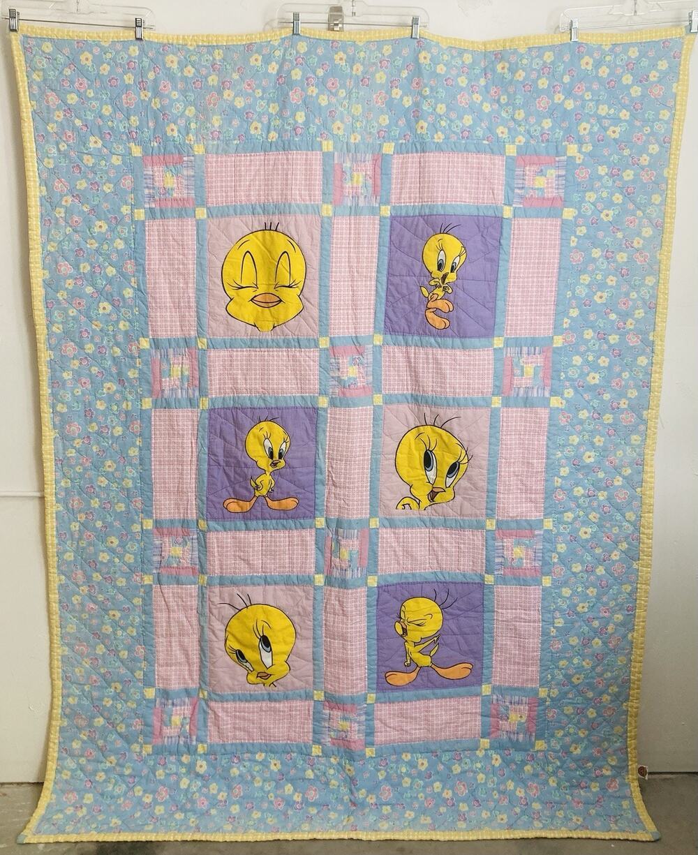 Vintage 1999 Looney Tunes Tweety Bird Faces Reversible Comforter Quilt Blue Pink